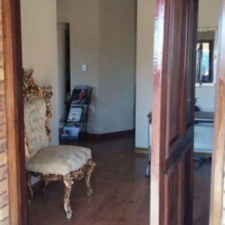 Budias Guest House Kempton Park Exteriér fotografie